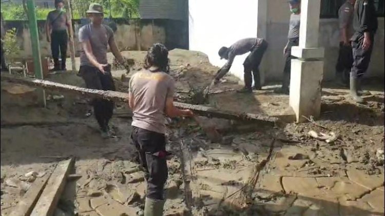 Polri Tegaskan Komitmen Pemulihan Pascabencana, SMA Negeri 1 Peusangan Siap untuk Kegiatan Belajar Mengajar