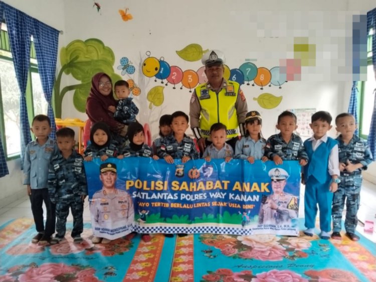 Polisi Sahabat Anak, Kanitkamsel Satlantas Polres Way Kanan Binluh di Paud Buah Hati Bunda