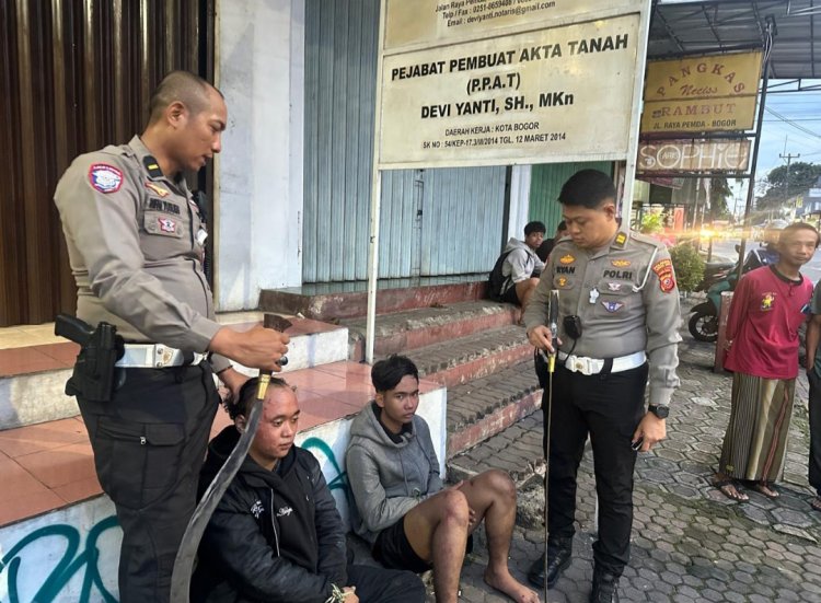 ‎Dua Anggota Perwira Satlantas Polresta Bogor Kota Berhasil Amankan Pelaku Tawuran Yang Bawa Celurit