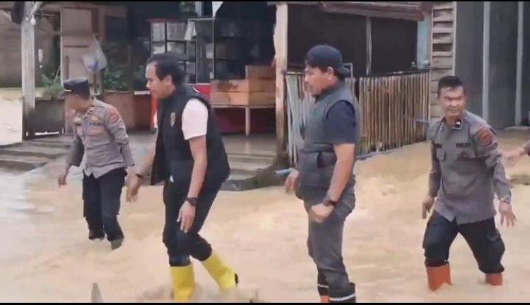 Hujan Lebat Picu Banjir Susulan, Kapolres Aceh Timur Siagakan Perahu Evakuasi di Sejumlah Gampong