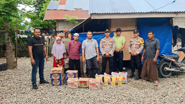 Polri Hadir Mengabdi, Kapolsek Keumala Serahkan Bantuan untuk Warga Korban Banjir di Dua Gampong