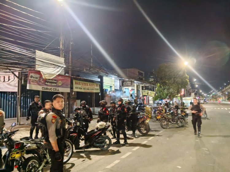 Patroli Brimob Batalyon B Pelopor Bubarkan Aksi Balap Liar di Duren Sawit, Warga Amankan Remaja dan BBM
