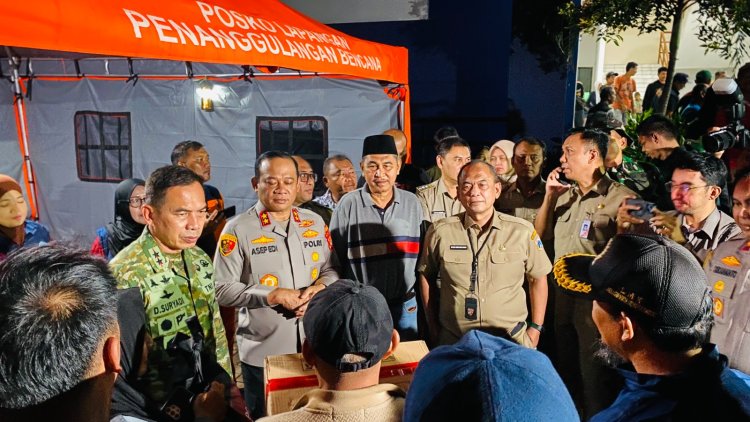 Kapolda Metro Jaya Bersama Pangdam Jaya Pastikan Penanganan Pengungsi Banjir Terlayani dengan Baik