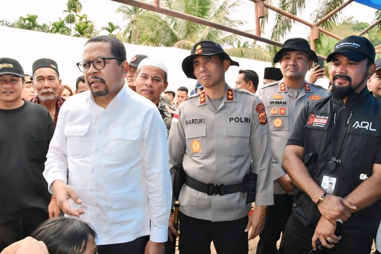 Kapolda Aceh Dampingi Staf Kepresidenan Kunjungi Korban Banjir di Serbajadi Aceh Timur