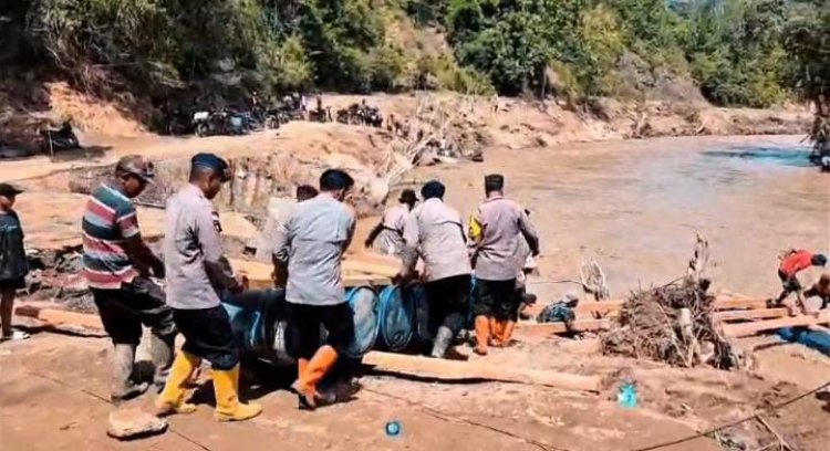 Polres Aceh Tengah dan BKO Brimob Polda Aceh Bangun 7 Jembatan Darurat di Wilayah Terisolir