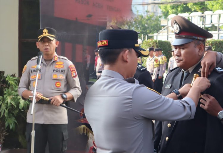 Kapolres Aceh Tengah Pimpin Penyerahan Tanda Kehormatan Satyalencana kepada 25 Personel