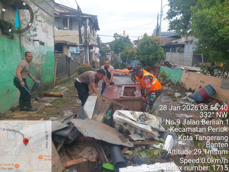 Polsek Jatiuwung Bersama TNI, Pemerintahan dan Warga Gelar Kerja Bakti Cegah Banjir di Periuk Damai
