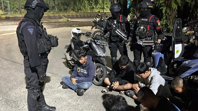 ‎Brimob Batalyon D Pelopor Intensifkan Patroli Malam di Kabupaten Bekasi, Cegah Tawuran dan Balap Liar