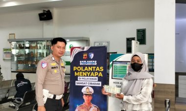 ‎Polantas Menyapa : Satuan Lalu Lintas Polres Sukabumi Dorong Pelayanan Lebih Baik Bagi Masyarakat di Samsat Cibadak dan Pelabuhan Ratu