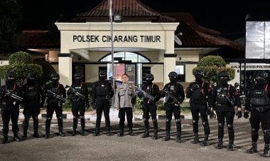 ‎Patroli Brimob Antisipasi Tawuran dan Balap Liar di Wilayah Kabupaten Bekasi