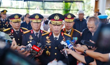 ‎Hadiri Pemakaman, Kapolri : Pesan Eyang Meri Jadi Inspirasi dan Semangat Keluarga Besar Polri