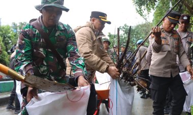 TNI-Polri dan Warga Kerja Bakti Serentak di Jakpus, Kapolres: Sinergi Jaga Lingkungan dan Cegah Banjir
