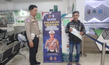 ‎Polantas Menyapa Warga : Satlantas Polres Sukabumi Dorong Pelayanan Publik Lebih Transparan dan Humanis di Samsat Cibadak