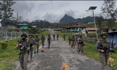 Damai di Hari Ibadah: Kehadiran Satgas Damai Cartenz Bikin Warga Sinak Beribadah Lebih Tenang