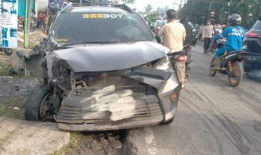 Di duga lalai berkendara dua unit kendaraan roda empat bertabrakan.