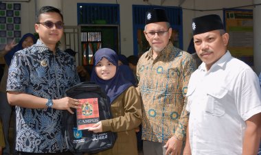 Walikota dan Wakil Walikota Langsa Salurkan 13.186 Paket Peralatan Sekolah Pascabanjir
