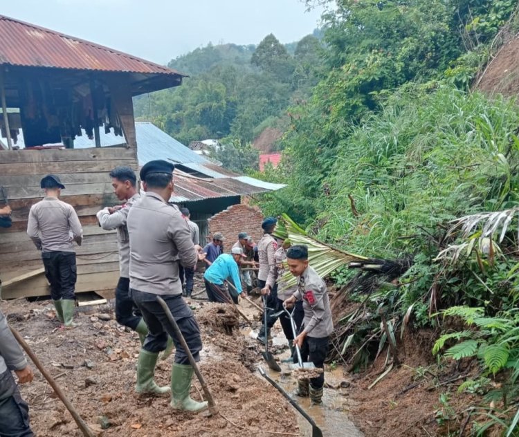 Wujud Kepedulian Pascabencana, Polri Aceh Tengah Gotong Royong Bersihkan Drainase Kampung Atu Singkih