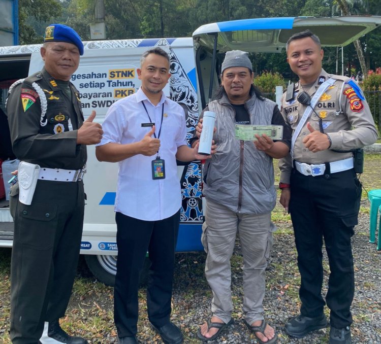 ‎Polres Sukabumi Lewat Program Polantas Layani Masyarakat Melalui Samsat Cibadak dan Pelabuhan Ratu