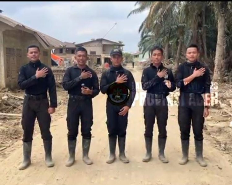 Taruna Akpol Latsitardanus di Aceh Tamiang, Bersihkan Lumpur Pasar hingga Santuni Korban Hanyut