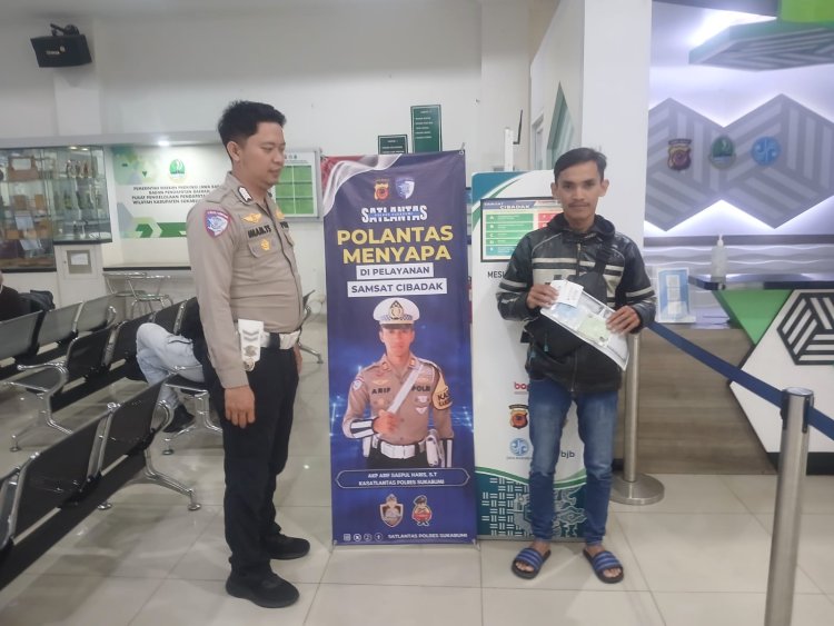 ‎Polantas Menyapa Warga : Satlantas Polres Sukabumi Dorong Pelayanan Publik Lebih Transparan dan Humanis di Samsat Cibadak