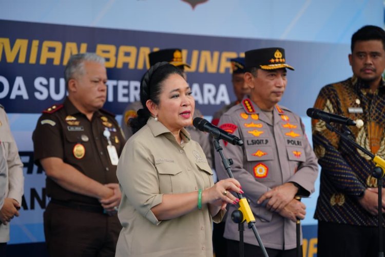 Hadiri Pelepasan 22 Kontainer Bantuan Kemanusiaan Korban Bencana Sumatra, Ketua Komisi IV DPR RI Apresiasi Polri