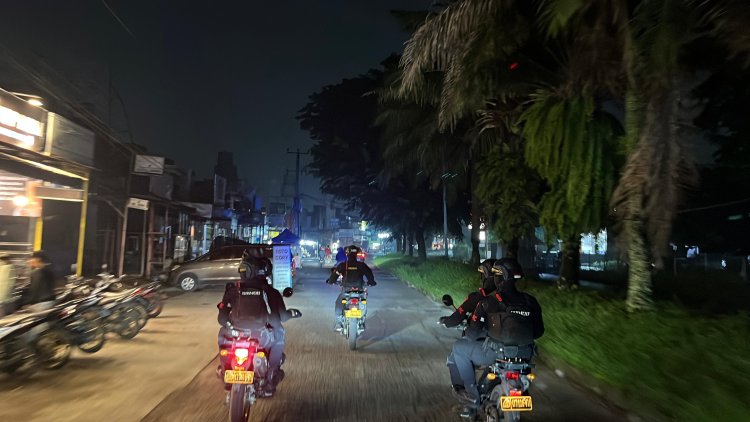 ‎Jaga Kondusivitas Malam Hari, Tim Patroli Brimob Batalyon D Pelopor Intensifkan Patroli Antisipasi Tawuran dan Balap Liar di Kab. Bekasi