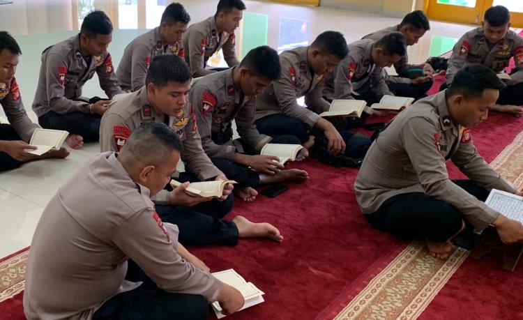 *Perkuat Keimanan dan Kebersamaan, Personel Batalyon D Pelopor Gelar Tadarus Al-Qur’an*