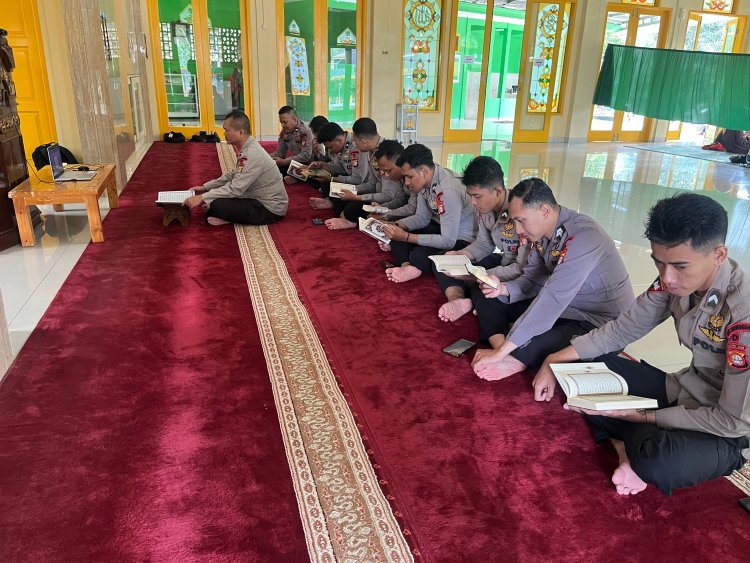‎Personel Kompi 4 Batalyon D Pelopor Tingkatkan Keimanan Melalui Kegiatan Tadarus Al-Qur’an