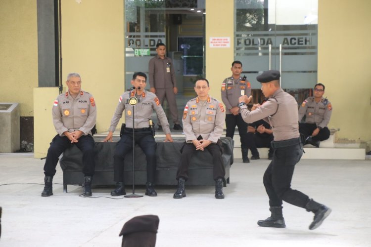 Kapolda Aceh Peragakan Ilmu Bela Diri kepada Ratusan Personel Ditsamapta
