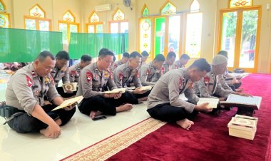 *Tingkatkan Keimanan di Bulan Ramadhan, Personel Batalyon D Pelopor dan Bhayangkari Gelar Tadarus Al-Qur’an*