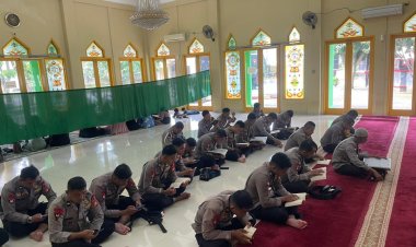 *Personel Batalyon D Pelopor dan Bhayangkari Gelar Tadarus Al-Qur’an di Masjid Al-Amin*