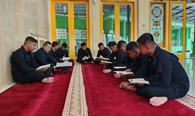 *Personel Batalyon D Pelopor Satbrimob Polda Metro Jaya Gelar Tadarus Al-Qur'an Bersama*