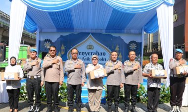 Jelang Lebaran, Kapolri Salurkan Tali Asih dan Sembako kepada Personel Polri