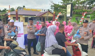 Polsek Tanah Luas dan Bhayangkari Berbagi Takjil serta Santuni Anak Yatim