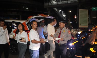 ‎Kegiatan Ramadhan Berkah Ditpamobvit Polda Metro Jaya Berbagi Makan Sahur Bersama Masyarakat Pecinta Polri