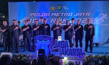 Meriah! Kapolda Metro Jaya Adakan Lomba Lari Malam di Kantor Polisi
