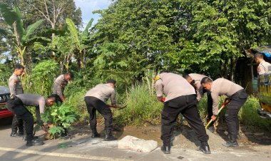 Peduli Keselamatan, Polres Way Kanan Perbaiki Jalan Berlubang Jelang Idul Fitri 1447 H