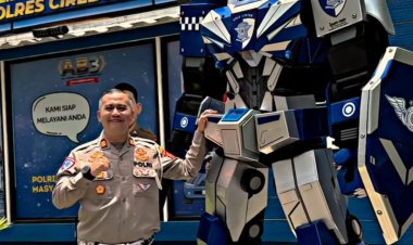 ‎Patung Robot Raksasa Jadi Magnet Pemudik di Rest Area KM 207 A Tol Palikanci Cirebon