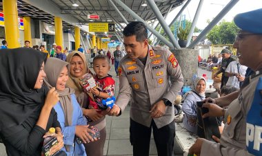 Pengamanan Humanis Embarkasi KM Kelud di Tanjung Priok Berjalan Aman dan Tertib