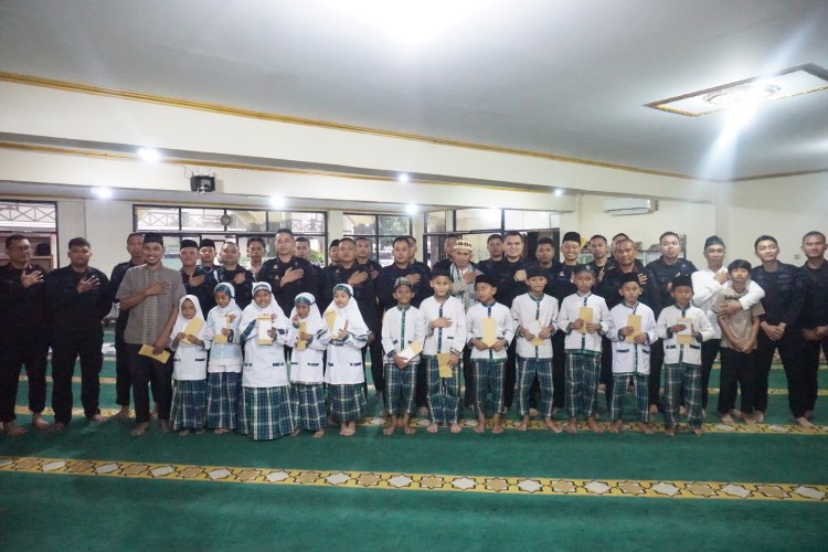 Santunan dan Buka Bersama di Kwitang, Brimob PMJ Hadirkan Kepedulian Nyata untuk Anak Yatim