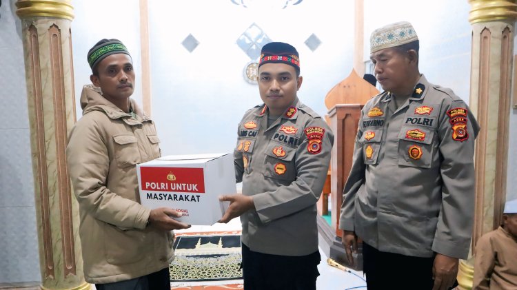 Safari Ramadhan di Lut Kucak, Kapolres Bener Meriah Tarawih Bersama Warga dan Salurkan Bansos