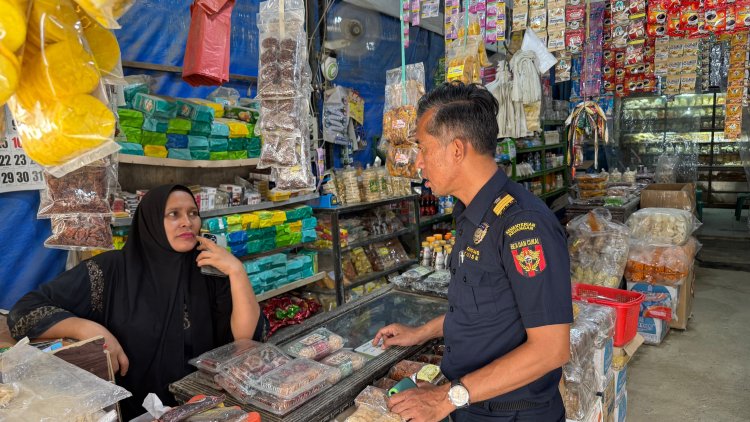 Cegah Peredaran Rokok Ilegal, Bea Cukai Langsa Edukasi Pedagang dan Masyarakat