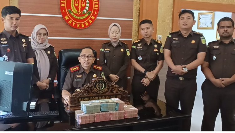 Kejari Way Kanan Serahkan Dua Tersangka Kasus Dugaan Korupsi BSPS, Negara Terima Pengembalian Rp546 Juta