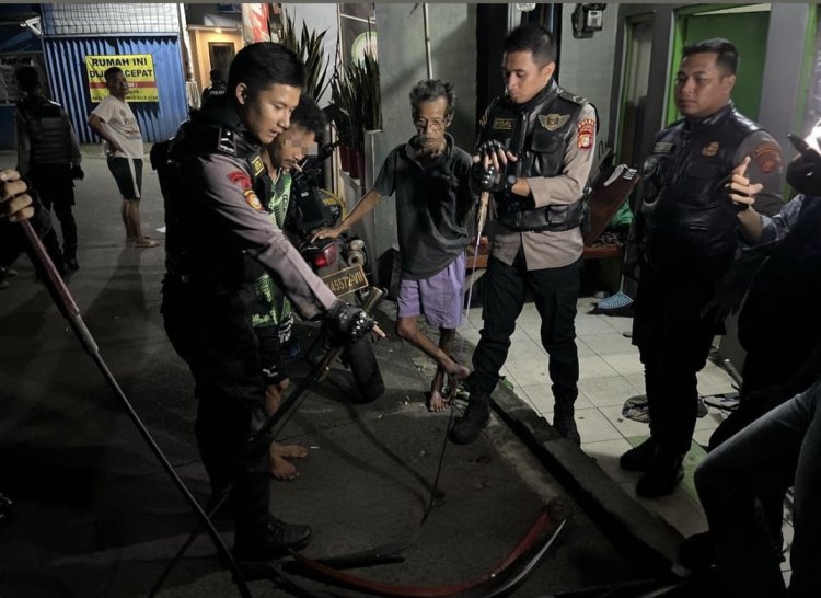 Patroli Perintis Presisi Gagalkan Tawuran di Jaktim, 4 Pemuda dan 12 Sajam Diamankan