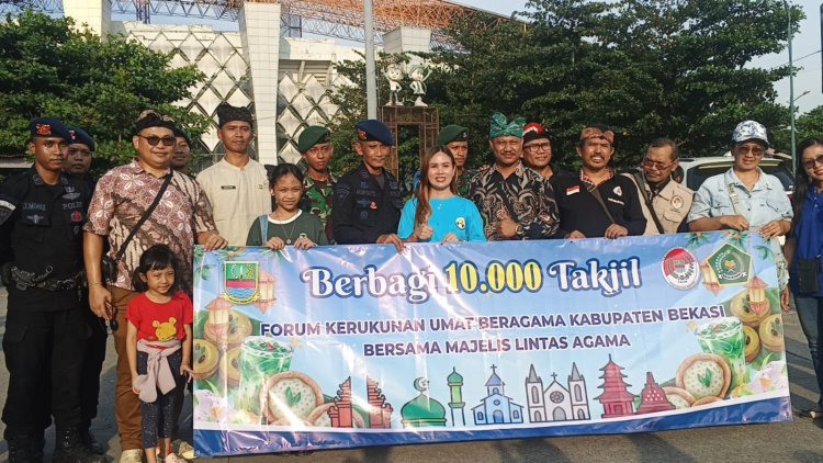 Brimob Batalyon D Pelopor Bagikan 15 Ribu Takjil Bersama Forum Umat Beragama Kabupaten Bekasi di Cikarang
