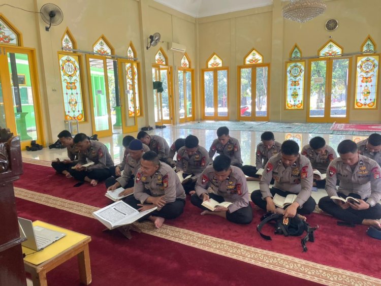 Isi Ramadan dengan Tadarus, Personel Brimob Batalyon D Pelopor Perkuat Iman dan Kebersamaan