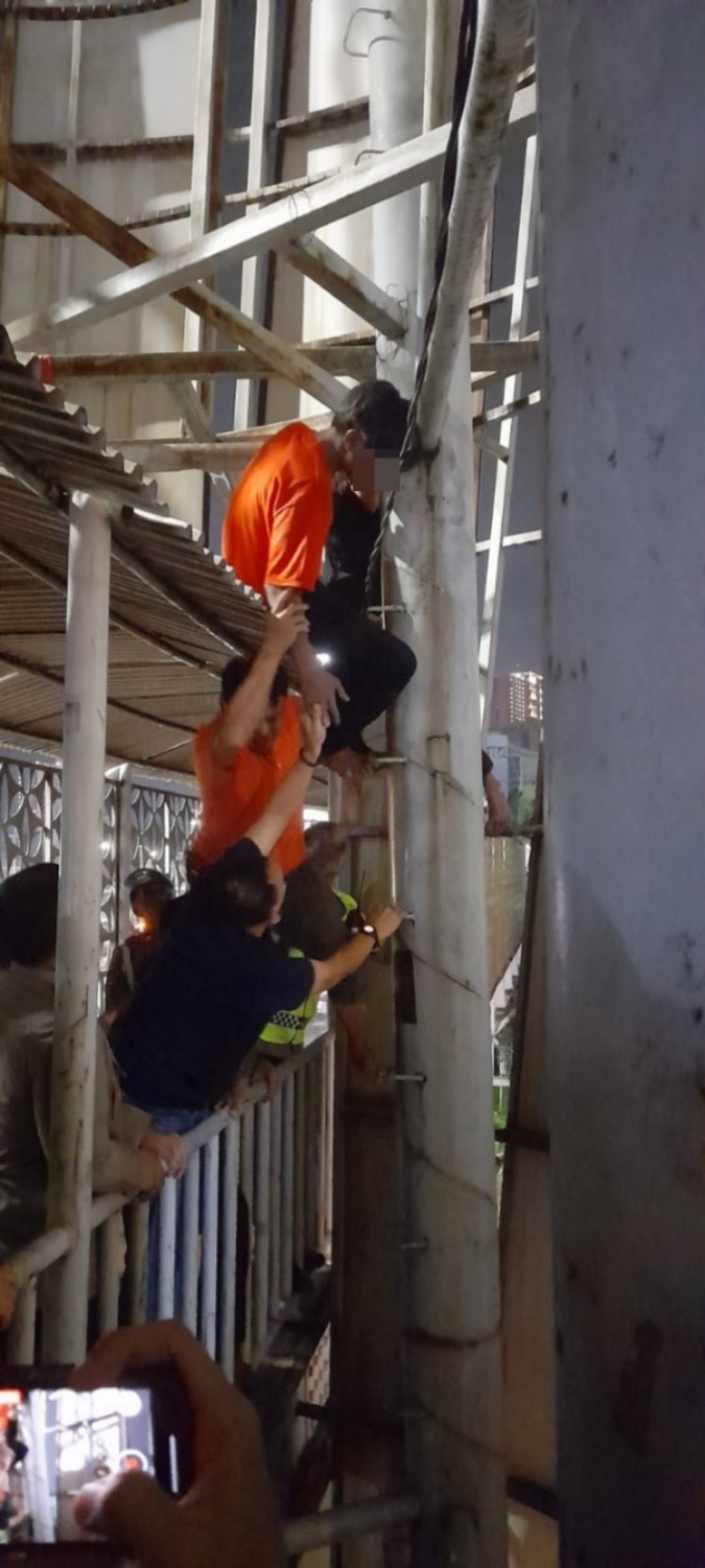 Polisi Gagalkan Aksi Pria yang Diduga Hendak Bunuh Diri di Malam Idul Fitri