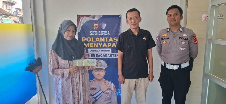 ‎Inovasi Satlantas Polres Sukabumi, Permudah Layanan di Samsat Cibadak dan Pelabuhan Ratu Melalui 'Polantas Menyapa'