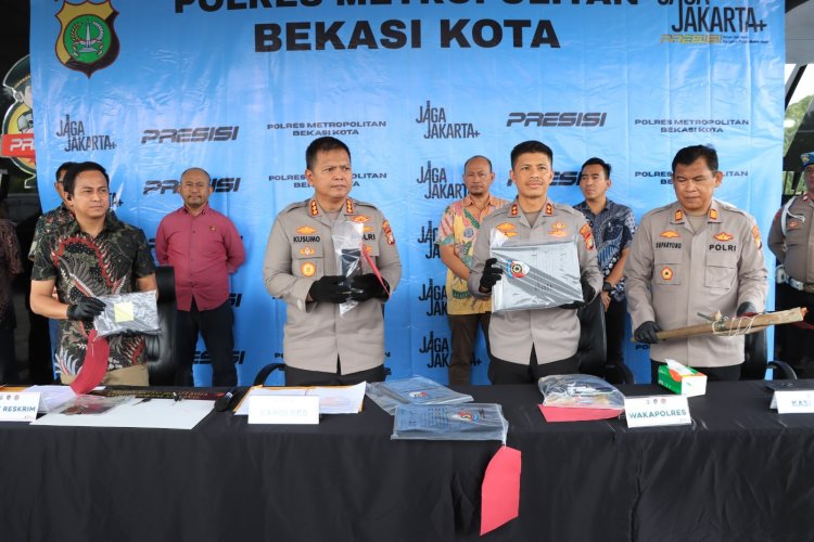 Polres Metro Bekasi Kota Ringkus Pencuri Spesialis 'Rumsong' dan 4 Penadah di Jatiasih