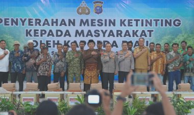 Dorong Ekonomi Pesisir, Kapolda Riau Bantu Nelayan Meranti dengan 20 Mesin Ketinting